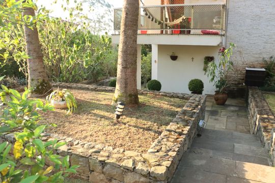 Área comum de casa de condomínio para alugar com 4 quartos, 458m² em Jardim Indaia, Embu das Artes