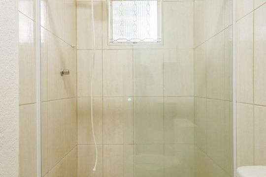 Banheiro Social de kitnet/studio para alugar com 1 quarto, 20m² em Centro, Taubaté