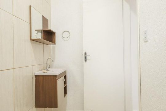 Banheiro Social de kitnet/studio para alugar com 1 quarto, 20m² em Centro, Taubaté