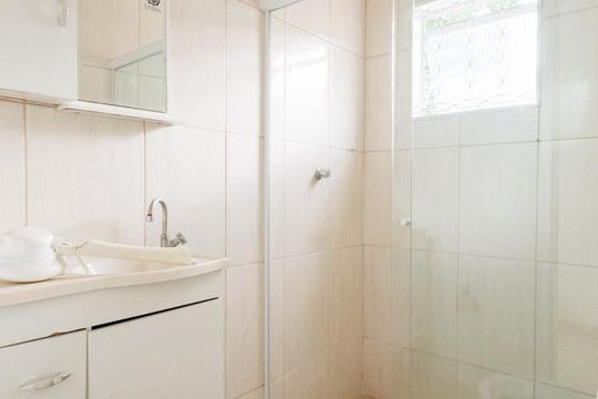 Banheiro de kitnet/studio para alugar com 1 quarto, 20m² em Centro, Taubaté