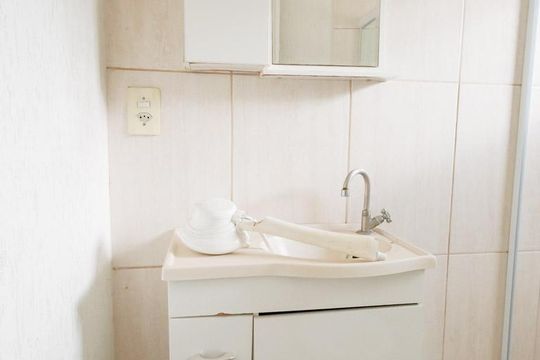 Banheiro de kitnet/studio para alugar com 1 quarto, 20m² em Centro, Taubaté