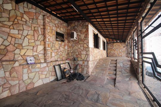 Garagem de casa à venda com 3 quartos, 420m² em Inconfidentes, Contagem