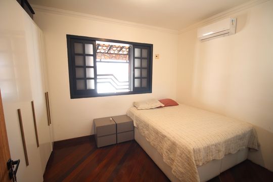 Suíte de casa à venda com 3 quartos, 420m² em Inconfidentes, Contagem