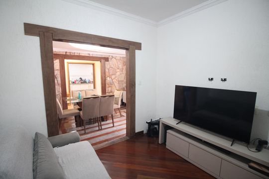 Casa à venda com 3 quartos, 420m² em Inconfidentes, Contagem