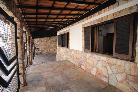 Garagem de casa à venda com 3 quartos, 420m² em Inconfidentes, Contagem