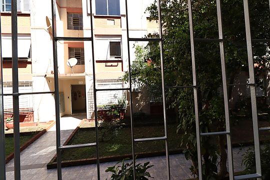 Vista do Quarto 1 de apartamento para alugar com 2 quartos, 60m² em Jardim Itu, Porto Alegre