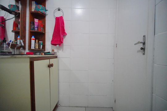 Banheiro de apartamento à venda com 1 quarto, 50m² em Centro, São Leopoldo