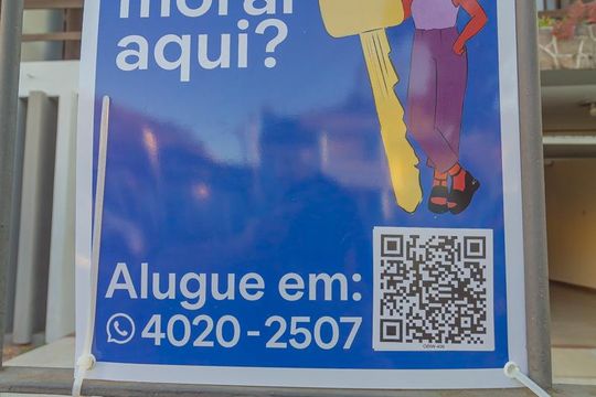 Placa instalada de casa para alugar com 6 quartos, 350m² em Harmonia, Canoas