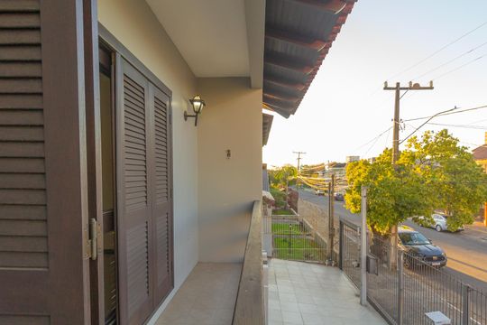 Sacada do Quarto 4 de casa para alugar com 6 quartos, 350m² em Harmonia, Canoas