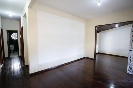Casa à venda com 4 quartos, 194m² em Taquara, Rio de Janeiro
