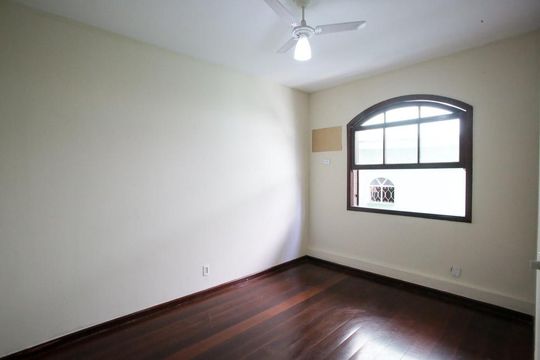 Quarto 1 de casa à venda com 4 quartos, 194m² em Taquara, Rio de Janeiro