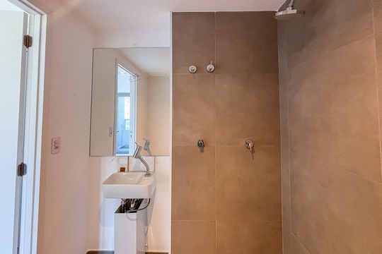 Banheiro Social de kitnet/studio à venda com 1 quarto, 20m² em Jardim Paulista, São Paulo