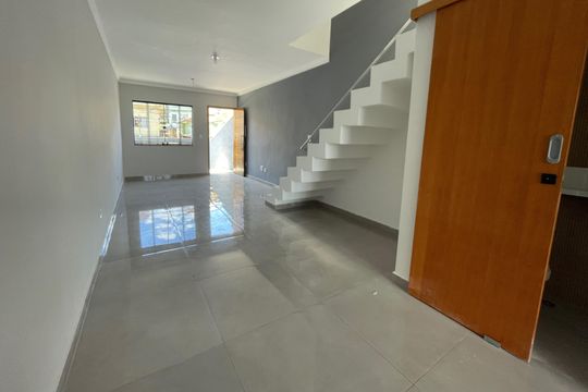 Sala de casa para alugar com 2 quartos, 134m² em Vila Prado, São Paulo
