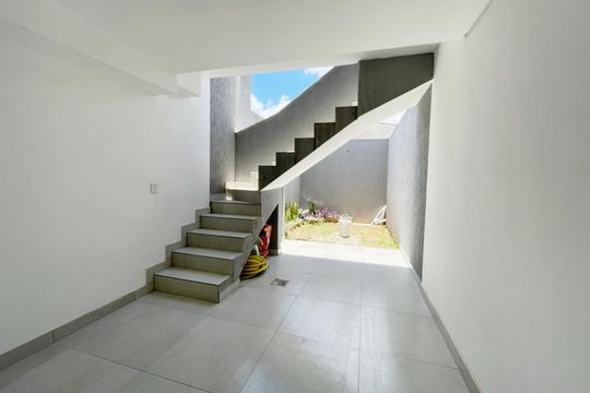 Garagem de casa à venda com 2 quartos, 134m² em Vila Prado, São Paulo