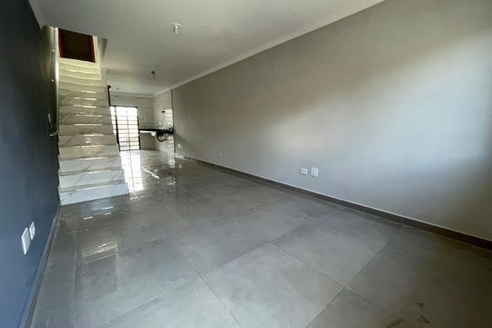 Sala de casa para alugar com 2 quartos, 134m² em Vila Prado, São Paulo