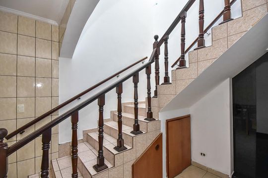 Escada de casa para alugar com 4 quartos, 462m² em Jardim Catanduva, São Paulo
