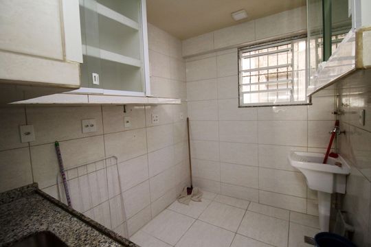 Cozinha de apartamento para alugar com 2 quartos, 52m² em Irajá, Rio de Janeiro