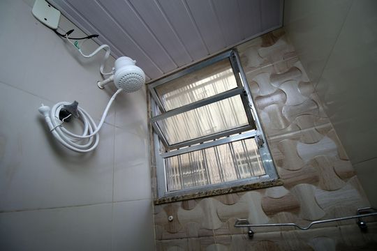 Banheiro de apartamento para alugar com 2 quartos, 52m² em Irajá, Rio de Janeiro