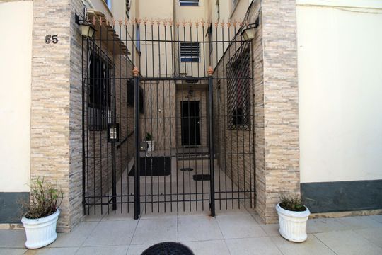 Fachada e portaria de apartamento para alugar com 2 quartos, 52m² em Irajá, Rio de Janeiro