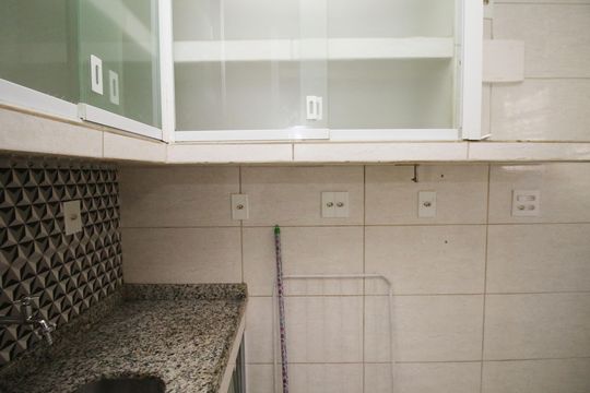 Cozinha de apartamento para alugar com 2 quartos, 52m² em Irajá, Rio de Janeiro