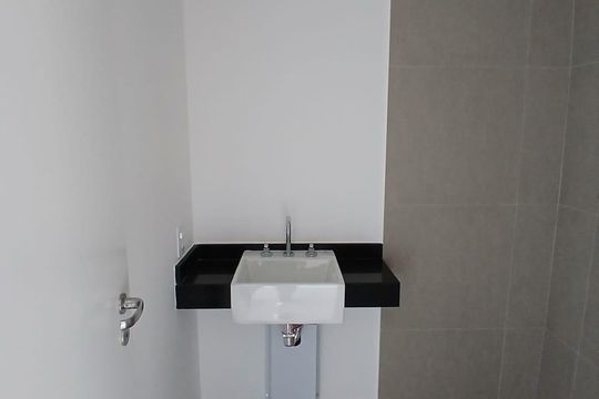 Banheiro de kitnet/studio à venda com 1 quarto, 36m² em Santo Amaro, São Paulo