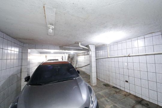 Garagem de casa à venda com 4 quartos, 220m² em Jardim Cotiana, São Paulo