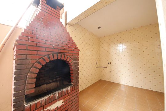 Churrasqueira de casa à venda com 4 quartos, 220m² em Jardim Cotiana, São Paulo