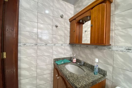 Banheiro de apartamento à venda com 1 quarto, 62m² em Encantado, Rio de Janeiro