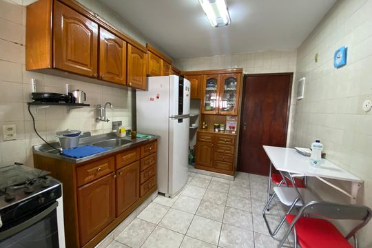 Cozinha de apartamento à venda com 1 quarto, 62m² em Encantado, Rio de Janeiro