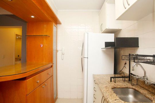 Cozinha de apartamento à venda com 2 quartos, 59m² em Petrópolis, Porto Alegre