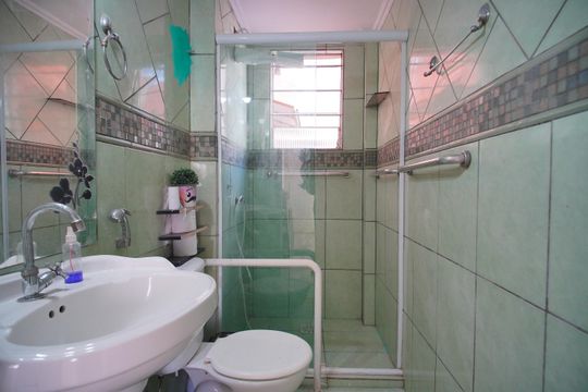 Banheiro de apartamento para alugar com 2 quartos, 55m² em Centro, São Leopoldo