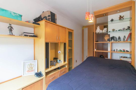 Quarto 2 de casa à venda com 3 quartos, 230m² em Ipanema, Porto Alegre