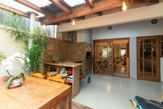 Churrasqueira de casa à venda com 3 quartos, 230m² em Ipanema, Porto Alegre