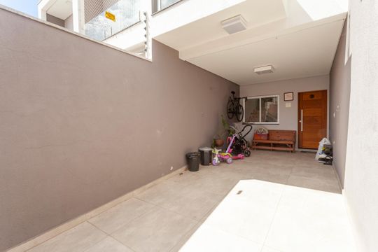 Garagem de casa à venda com 3 quartos, 120m² em Jardim Ernestina, São Paulo