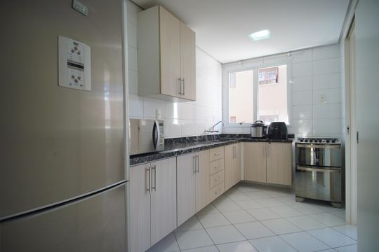 Cozinha de apartamento à venda com 3 quartos, 130m² em Centro, São Leopoldo