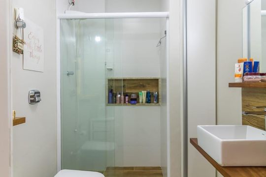 Banheiro de apartamento à venda com 2 quartos, 61m² em Bom Fim, Porto Alegre