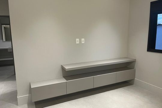 Suíte 1 de casa de condomínio para alugar com 3 quartos, 297m² em Condomínio Chácara dos Eucaliptos, São José dos Campos