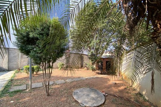 Quintal de casa à venda com 4 quartos, 537m² em Minas Brasil, Belo Horizonte