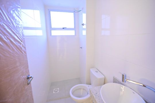 Banheiro de apartamento para alugar com 2 quartos, 48m² em Jardim Novo Mundo, Goiânia
