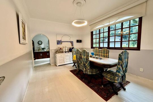Casa à venda com 6 quartos, 620m² em Piratininga, Niterói