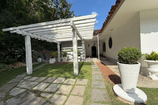 Casa à venda com 6 quartos, 620m² em Piratininga, Niterói