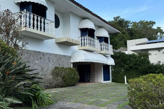 Casa à venda com 6 quartos, 620m² em Piratininga, Niterói