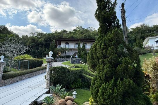 Casa à venda com 6 quartos, 620m² em Piratininga, Niterói