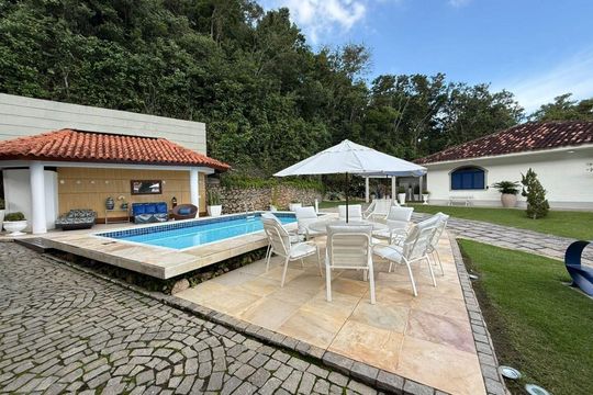 Casa à venda com 6 quartos, 620m² em Piratininga, Niterói