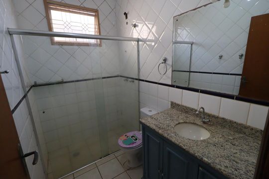 Banheiro de casa para alugar com 4 quartos, 450m² em Residencial E Comercial Palmares, Ribeirão Preto