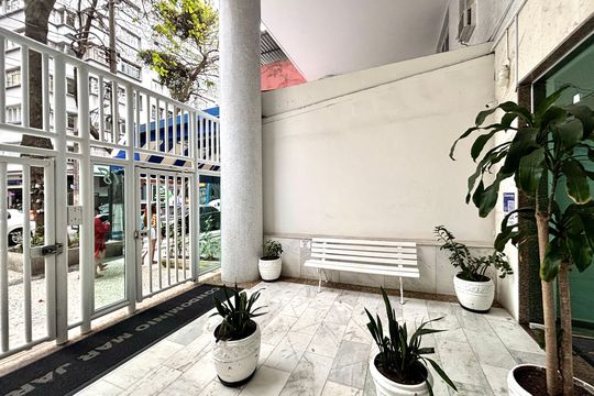 Portaria de kitnet/studio para alugar com 1 quarto, 26m² em Copacabana, Rio de Janeiro