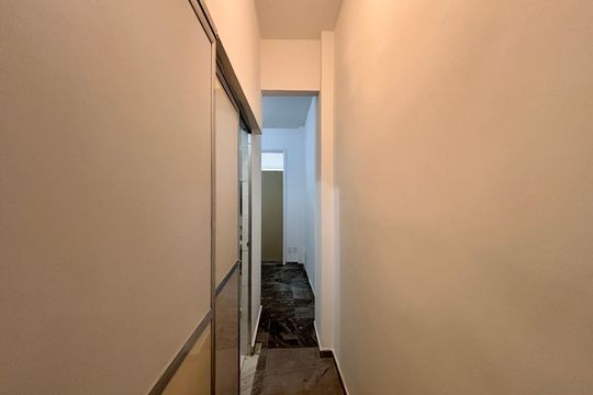Cozinha - corredor de acesso - entrada de kitnet/studio para alugar com 1 quarto, 26m² em Copacabana, Rio de Janeiro