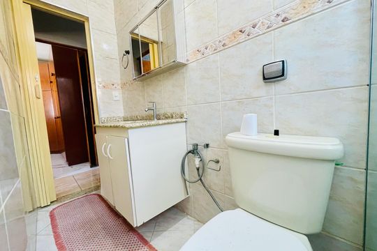 Banheiro de apartamento à venda com 2 quartos, 52m² em Jardim Valeria, Guarulhos