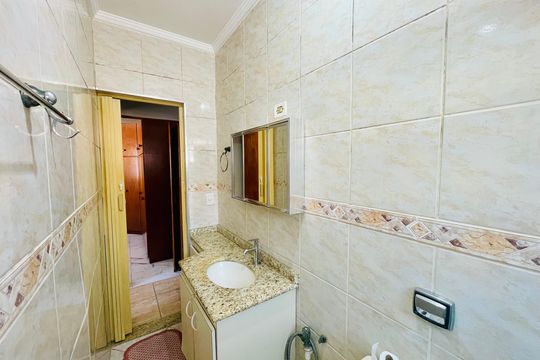 Banheiro de apartamento à venda com 2 quartos, 52m² em Jardim Valeria, Guarulhos