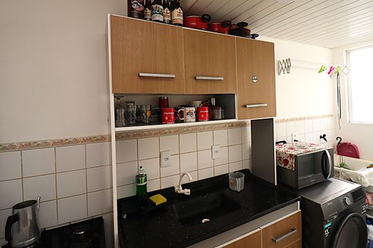 Cozinha de apartamento à venda com 2 quartos, 50m² em Rubem Berta, Porto Alegre